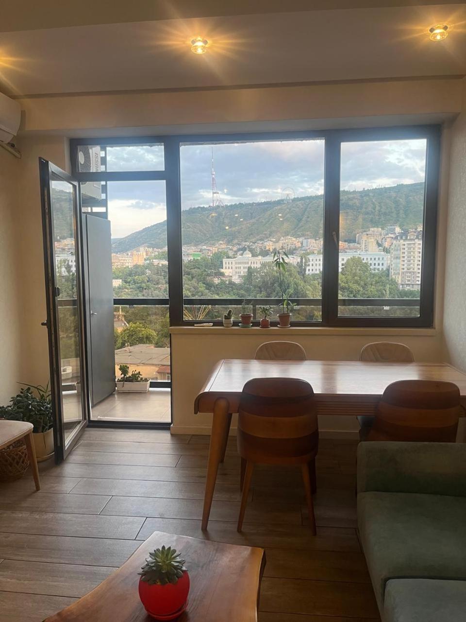 Panorama Khiliani Apartment Tbilisi ภายนอก รูปภาพ
